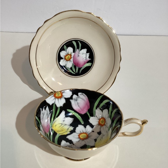 Paragon fine Bone China footedTeacup & Saucer, Double Warrant,appt HMQueen Mary - Picture 2 of 10